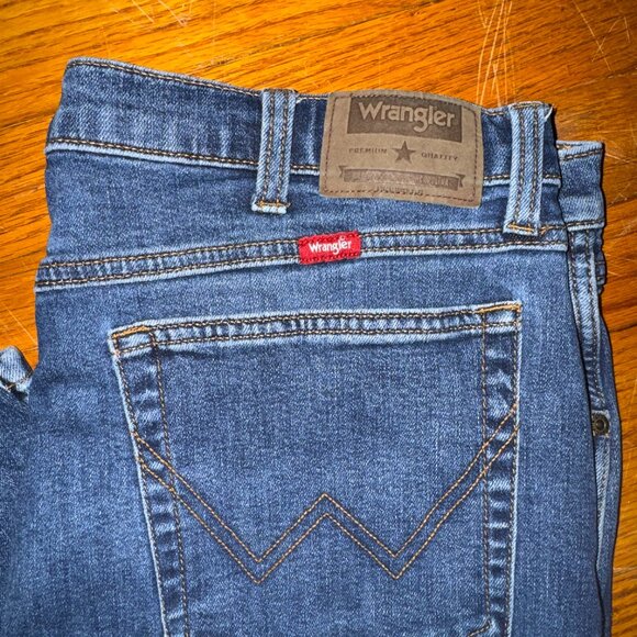 Wrangler Blue Jeans Size 36 | Good Condition - Picture 2 of 7